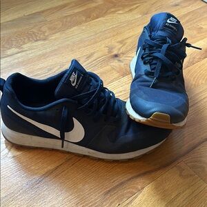 Men’s navy Nike Sneakers (11.5)